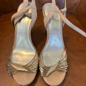 Alfani gold snake skin pattern heels